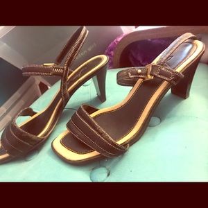 Black with nude stitching kitten heel.